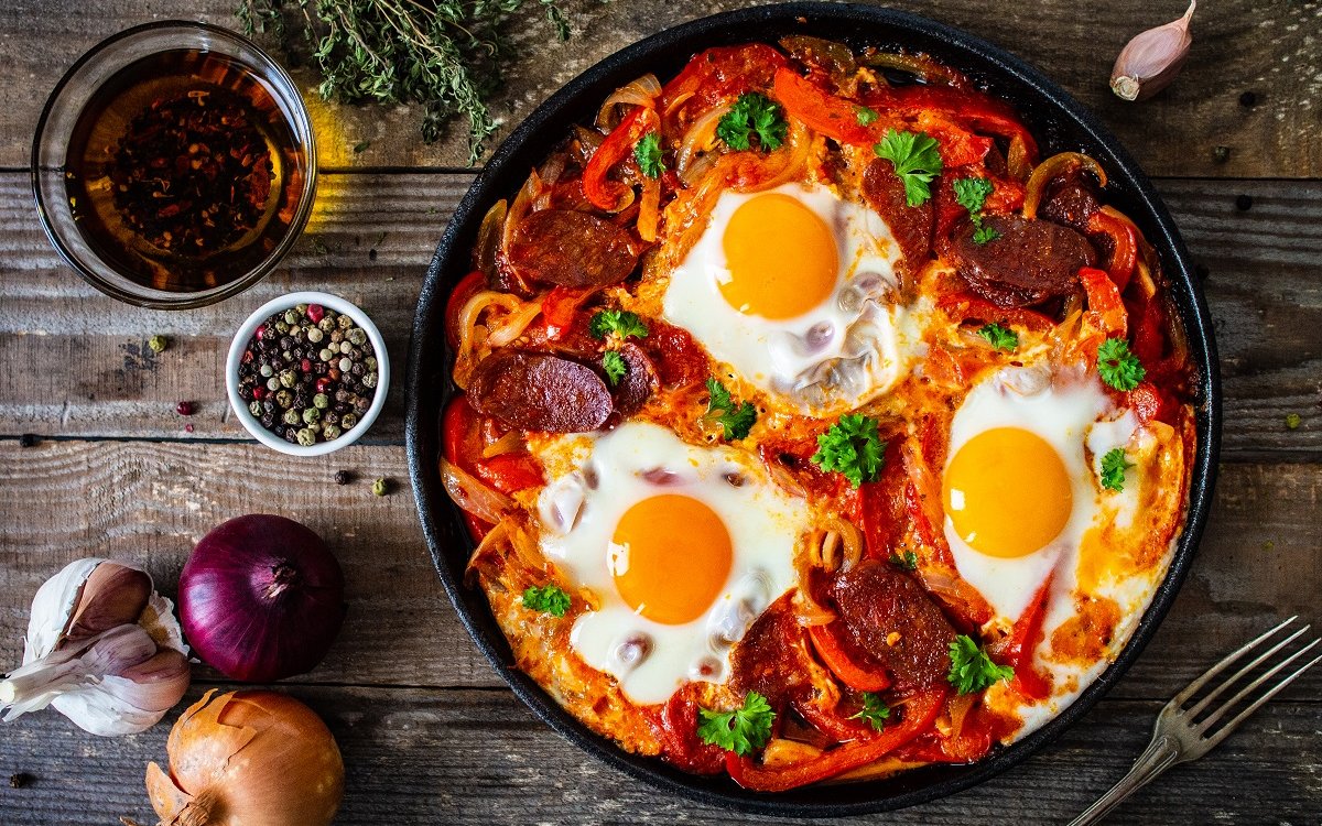 Шакшука (яичница с помидорами) рецепт – Еврейская кухня: Завтраки. «Еда»
